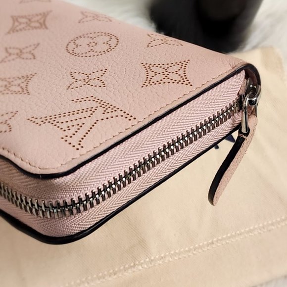 TN2139 - Louis Vuitton Mahina Zippy Wallet - Picture 5 of 9